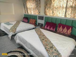 Kashmir Group of Hotels and Resorts - Srinagar - 1