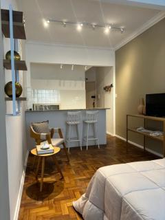 Belíssimo Apt no Leme - Rio de Janeiro - 1