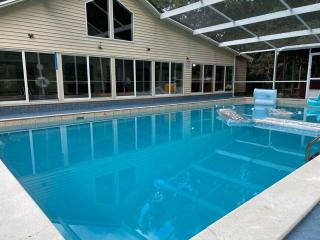 Poolhot Tub Sleeps 16 Game-filled - 2