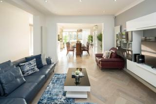Luxury Pool House with Free Parking - Unico Residences - London - 7