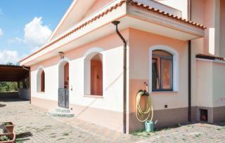 3 Bedroom Awesome Home In Villa Celiera - Villa Celiera - 2