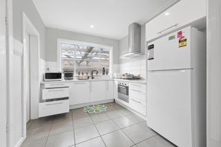 Charming Victorian Home - Maribyrnong - 2