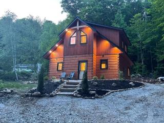 Cozy Log Cabin with Lake Access - Cardiff - 8