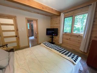 Cozy Log Cabin with Lake Access - Cardiff - 1