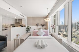 1BR Apt with a Sofa Bed, Pool, Gym & Burj Khalifa View - Dubai - 4