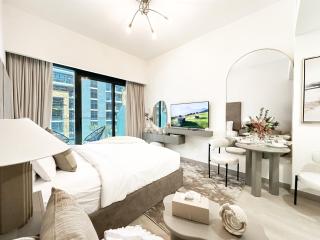 Trophy Blissful Bend Studio in Meydan with Pool Views - Dubai - 0