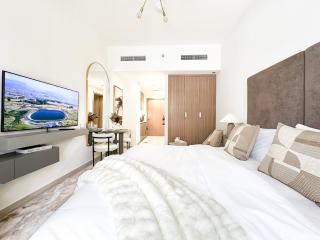 Trophy Blissful Bend Studio in Meydan with Pool Views - Dubai - 2