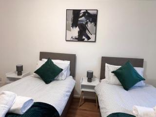 Hive stays close to Abbeywood free parking WIFi - Abbey Wood - 2