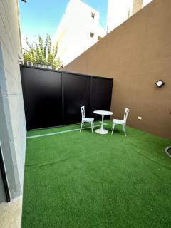 Chic Apartments For Rent ave0-4 - 2