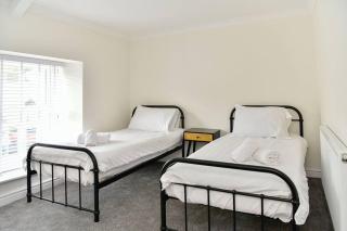 2-Bed Home by JMT Stays l Swansea Short Lets & Serviced Stays l Free Wi-Fi l Free Parkling - Gowerton - 5