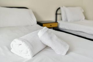 2-Bed Home by JMT Stays l Swansea Short Lets & Serviced Stays l Free Wi-Fi l Free Parkling - Gowerton - 3