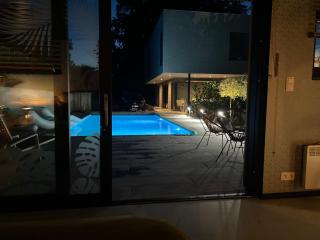 Pool House 85 - 4