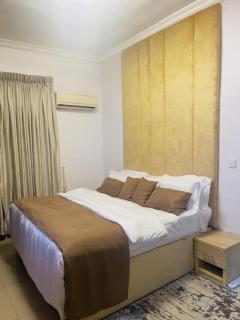 Luxury Ikeja Apartment with 2 Bedrooms - Ikeja - 9