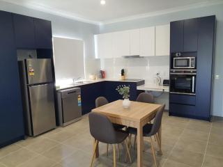 Rosewood Fully Furnished Home - - 4