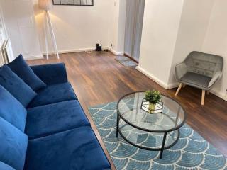 Spacious 3-bed apartment close to Birmingham City with free parking with Netflix - Birmingham - 6