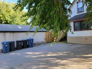 Affordable Downtown Accomodations - 1