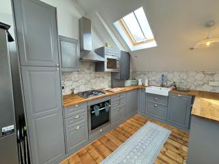 Stunningly Vibrant 1BD Flat Lower Clapton - 6