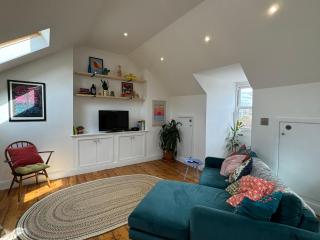 Stunningly Vibrant 1BD Flat Lower Clapton - London - 2