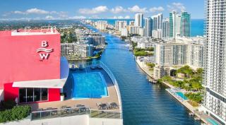 2 Bed 2 Bath With Amazing Bay View And Luxury Pool - Hallandale Beach - 1