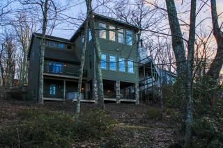 Luxury Retreat @ WTG: Mtn View, Sauna, Central! - 2