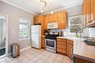 Wrigley 2BR, 1BA with Free Parking - Chicago - 5