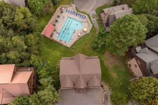 In & Out Pool, Near Dollywood, Game Room, Luxury - 0