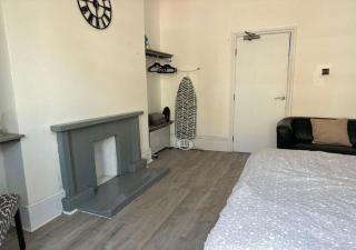 Cosy 2 Bedroom Flat Newport - Newport - 2