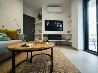 Floral Home 2 - 1st floor apt with private parking! - Atene - 2