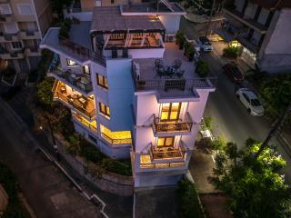 Magical Seaside Town Boutique Apts 1 - Kyparissia - 9