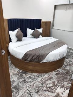 Hotel Sunrise Rooms - Ahmedabad - 5