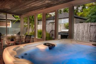 The Hackberry - Hot Tub Fire Pit & Close to Main - Fredericksburg - 0
