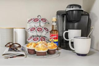 Little Treasure House minutes from Beach and Mercato - Naples - 7