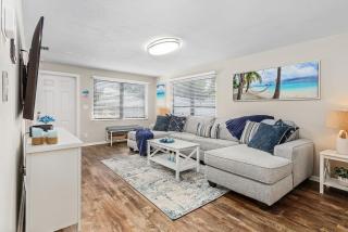 Little Treasure House minutes from Beach and Mercato - Naples - 2