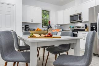 Sea Glass Retreat. Beach Wine Dine Relax Repeat - 9