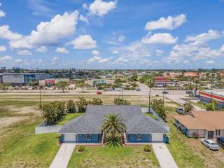 Blissfully Blue Oasis Sunny Days in Cape Coral - Cape Coral - 7
