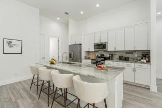 Tranquil Escape Modern Pool Home - Cape Coral - 4