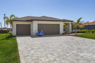 Tranquil Escape Modern Pool Home - Cape Coral - 1