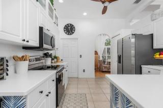 Endless Summer Sanctuary Peaceful Pool Home - Cape Coral - 2