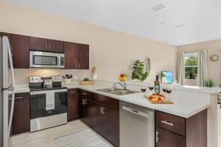 Gorgeous Townhome Close to the beaches - 8