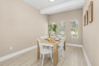 Gorgeous Townhome Close to the beaches - 7