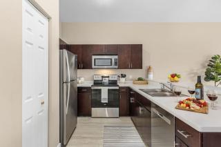 Gorgeous Townhome Close to the beaches - 4