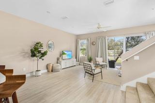 Gorgeous Townhome Close to the beaches - 2