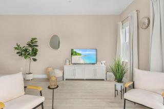 Gorgeous Townhome Close to the beaches - 1