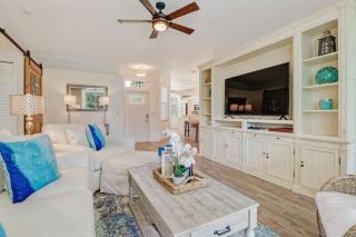 Sunshine days Stunning pool home. Gated community - 4