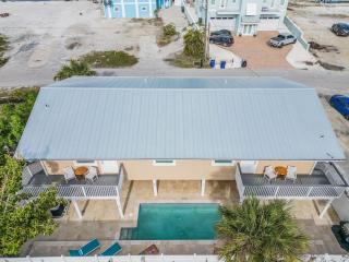 Beach, pool, and fun times at Blue Fish Lagoon - Fort Myers Beach - 9