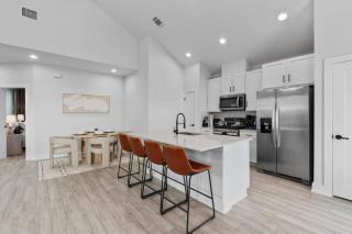 Luxurious Hidden Gem - Downtown Access - Balcony - Austin - 0