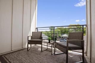 Luxurious Hidden Gem - Downtown Access - Balcony - Austin - 9