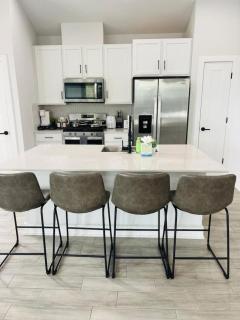 Luxurious Hidden Gem - Downtown Access - Balcony - Austin - 6