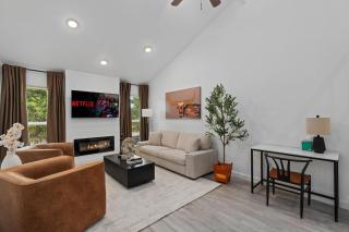 Luxurious Hidden Gem l Downtown Access l Fireplace - Austin - 9