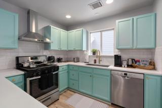 Immediate Access to Highway 35 - Remodeled Haven - 6